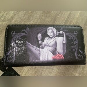 Marilyn Monroe Sitting Pretty Zip Around Wallet